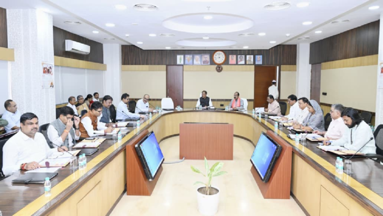 CG : मुख्यमंत्री विष्णु देव साय की अध्यक्षता में मंत्रालय महानदी भवन में कैबिनेट की बैठक शुरू