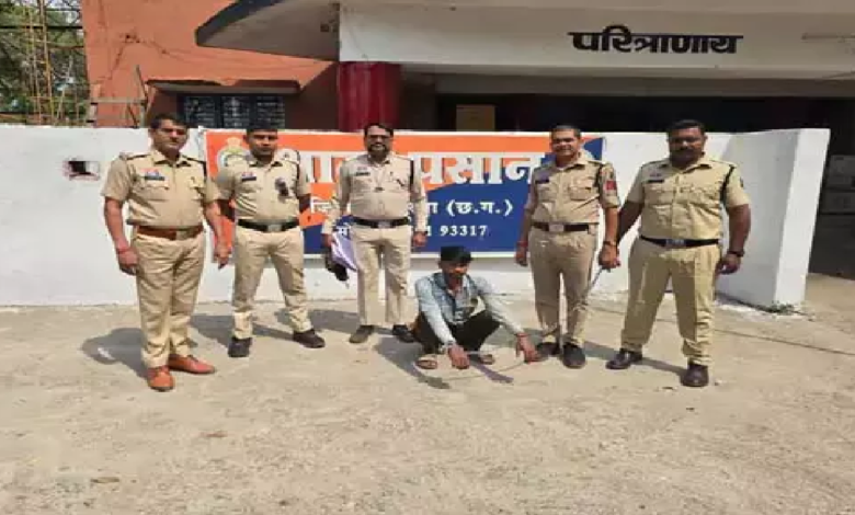 CG : पुलिस की मदद कर ग्राम रक्षा दल ने कातिल को पकड़वाया, भाई की हत्या कर हो गया था फरार…