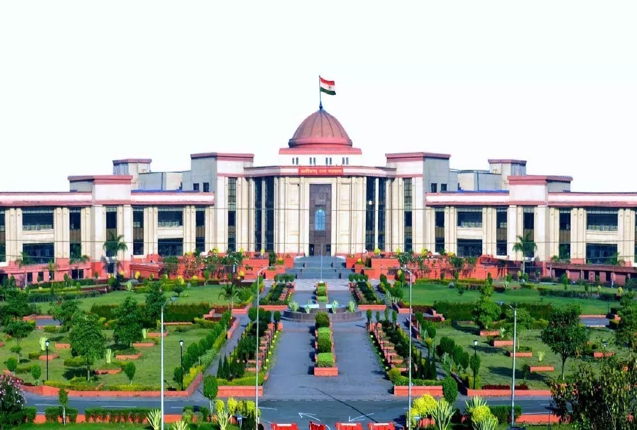 CG : हाईकोर्ट ने निचली अदालत के फैसले को पलटा…