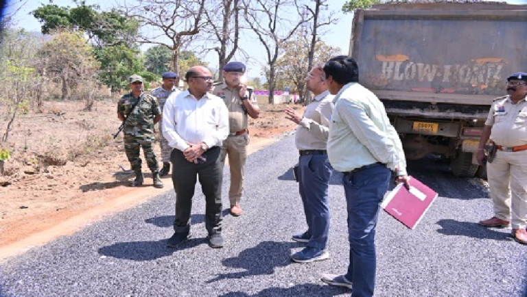 CG : कलेक्टर एवं एसपी ने स्कूल, आंगनबाड़ी, आदिवासी आश्रम एवं स्वास्थ केंद्र का किया निरीक्षण…