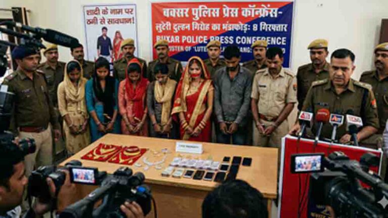 नकली शादी कर गहने लूटने वाला गिरोह गिरफ्तार, दो बच्चों की मां भी शामिल