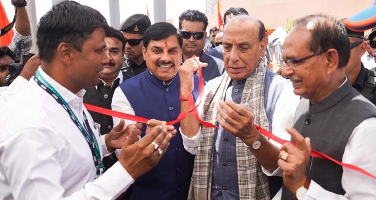 राष्ट्रीय उन्नत कृषि महोत्सव का आगाज रायसेन में, मंच पर रक्षामंत्री, कृषि मंत्री और मुख्यमंत्री की मौजूदगी