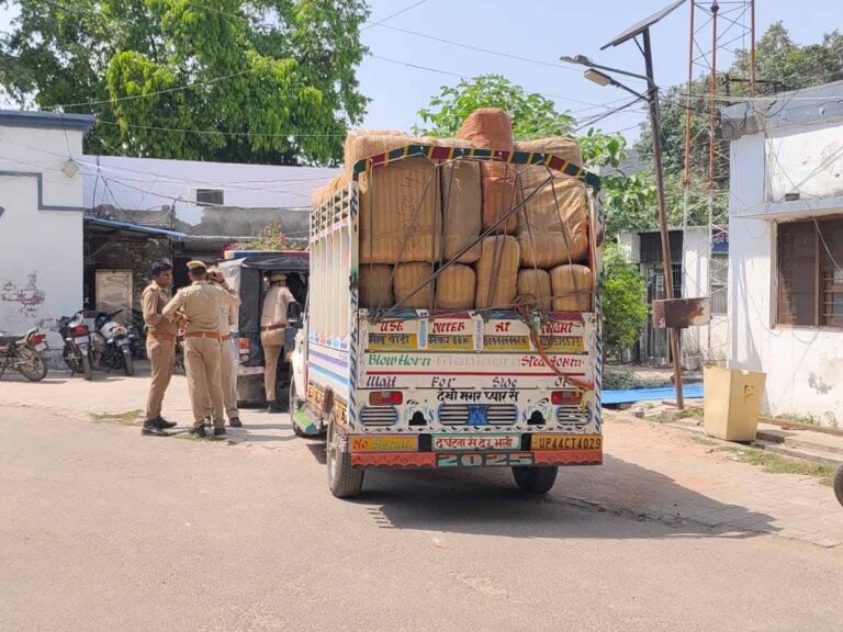 लखनऊ ले जाया जा रहा था गांजा, सुलतानपुर में ट्रक पकड़ा गया