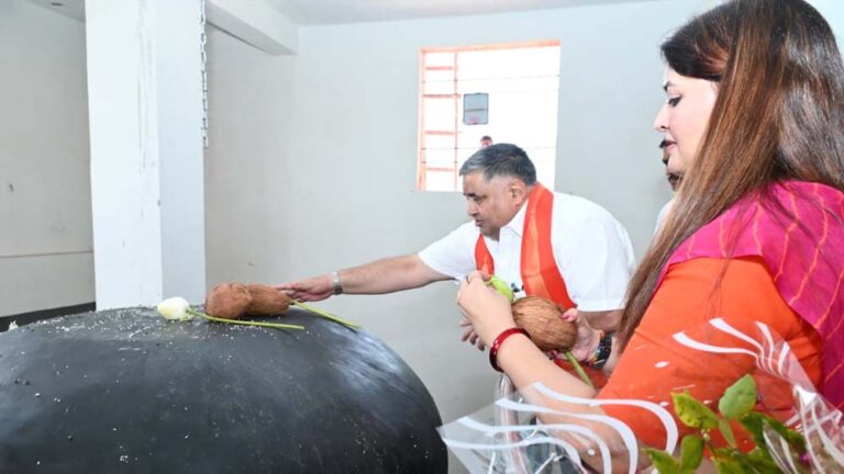पर्यटन मंत्री राजेश अग्रवाल का कवर्धा के जानकी वन धाम शिवालय में प्राण-प्रतिष्ठा समारोह में सम्मिलन
