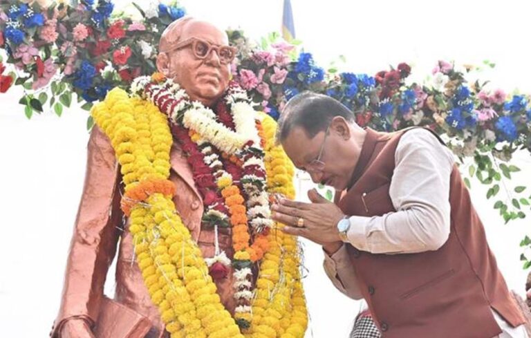 सामाजिक न्याय के पुजारी डॉ. भीमराव आंबेडकर को मुख्यमंत्री विष्णुदेव साय ने किया नमन