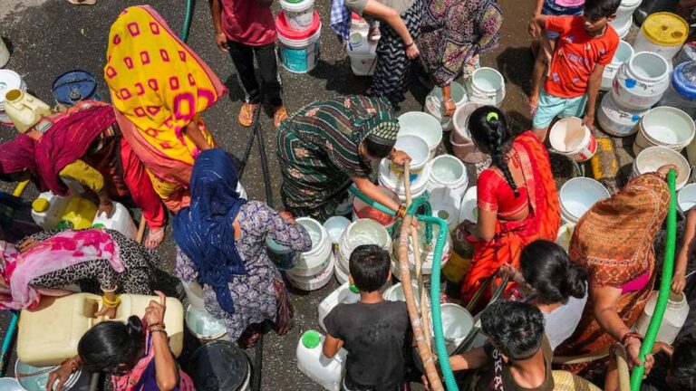 इंदौर में जलसंकट के बीच, निर्माण कार्य और सर्विस स्टेशनों पर बोरिंग व नर्मदा जल का उपयोग शुरू