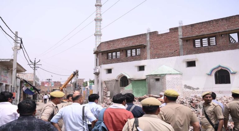 संभल में सीएम योगी की बड़ी कार्रवाई: दो गांवों से हटे कब्जे, लैंड बैंक में निरंतर वृद्धि