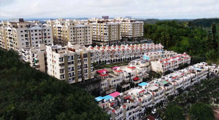 SEZ की कार्रवाई: सागर ग्रीन हिल्स के 16 पेंट हाउस को अवैध करार, अनुमतियां निरस्त