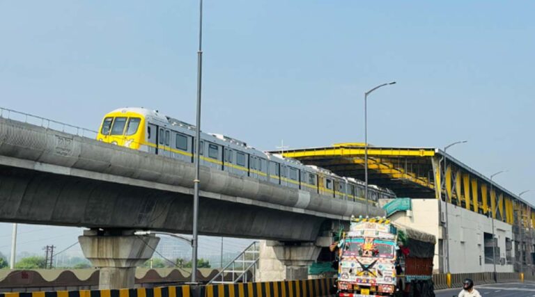 इंदौर की मेट्रो ट्रेन में सफर का सपना, सरकारी प्रक्रियाओं और ‘अतिथि’ के इंतजार में उलझा