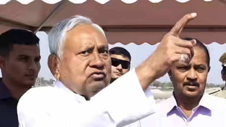 नीतीश कुमार आवास पर जदयू बैठक, बड़े फैसले की अटकलें