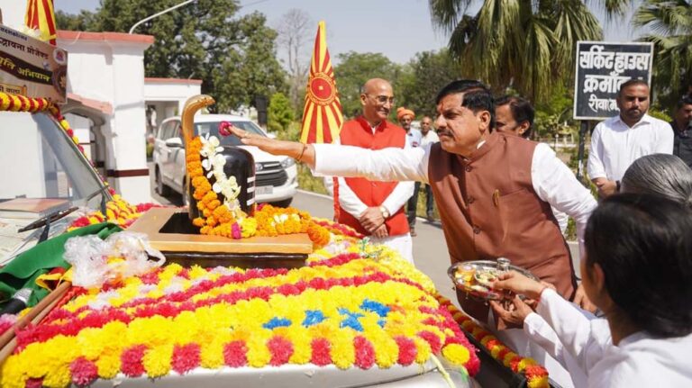 मुख्यमंत्री डॉ. यादव ने प्रेम, शांति और सद्भावना रथ को दिखाई हरी झंडी, पारिवारिक संस्कृति का प्रचार