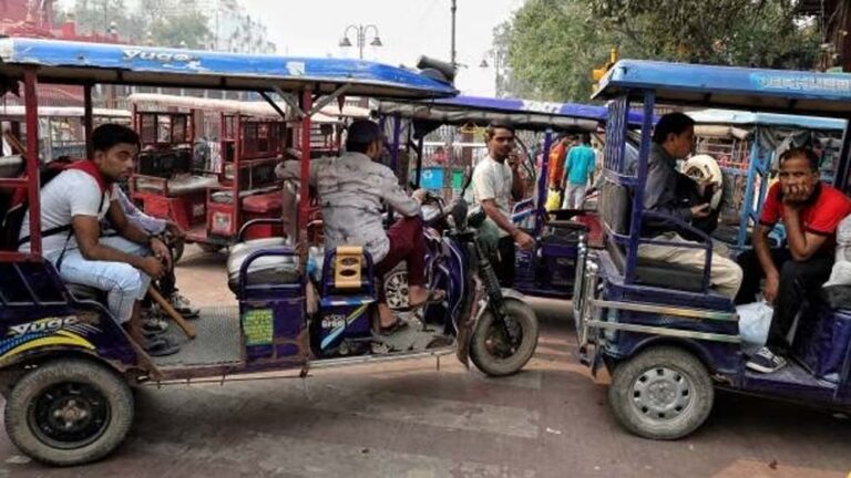 इंदौर में ट्रैफिक की समस्या का समाधान, अब ई रिक्शा पर लगाए जाएंगे रंग-बिरंगे स्टीकर और रूट होंगे तय