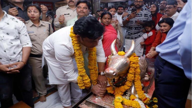 महाकाल के मंदिर में सांसद रवि किशन: भस्म आरती के बाद किए दिव्य दर्शन, गोरखपुर के लिए मांगी खुशहाली