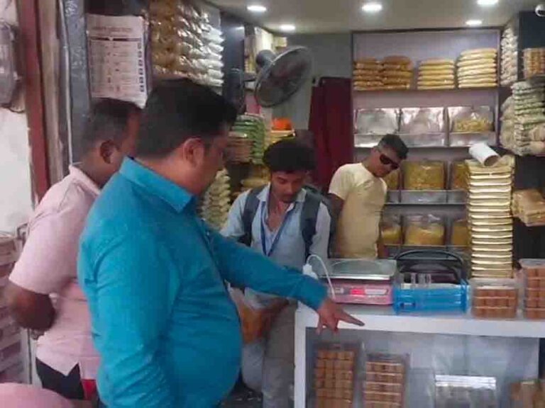 कोडरमा: मिलावट पर कार्रवाई, मिठाई दुकानों पर जुर्माना