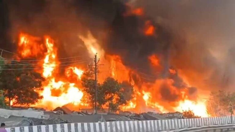 झुग्गी बस्ती अग्निकांड: 10 किमी तक दिखा धुएं का गुबार