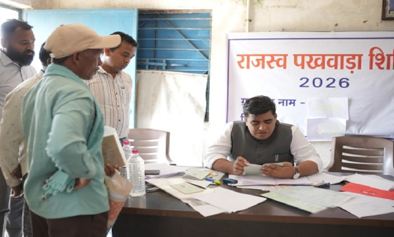 CG : राजस्व पखवाड़ा शिविर में अचानक पहुँचे कलेक्टर …