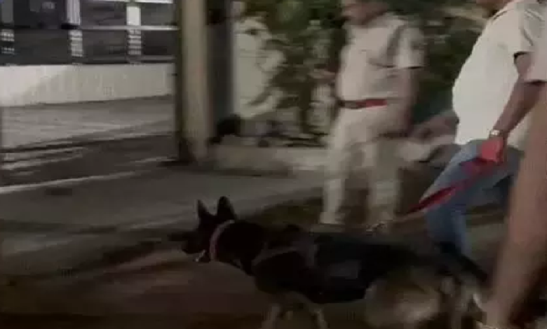 CG : कांग्रेस नेता के घर पुलिस की रेड, मस्तूरी गोलीकांड में चल रहा फरार …