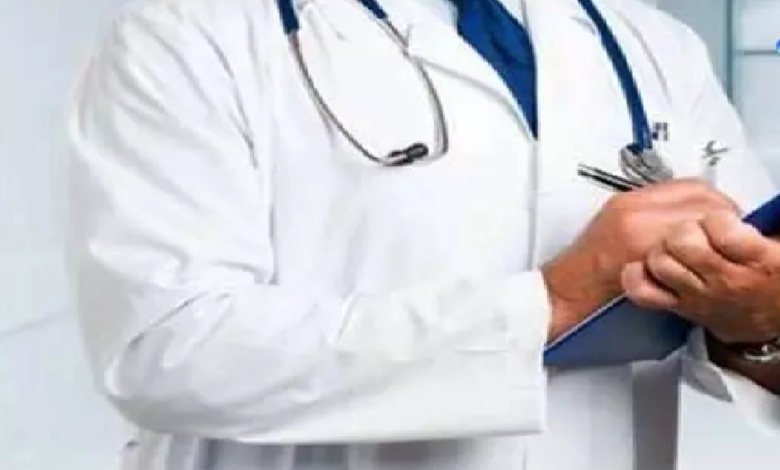 CG : सरकारी अस्पतालों में काम करने वाले डॉक्टरों को पोस्ट ग्रेजुएशन करने के नियम बदलें गए ...