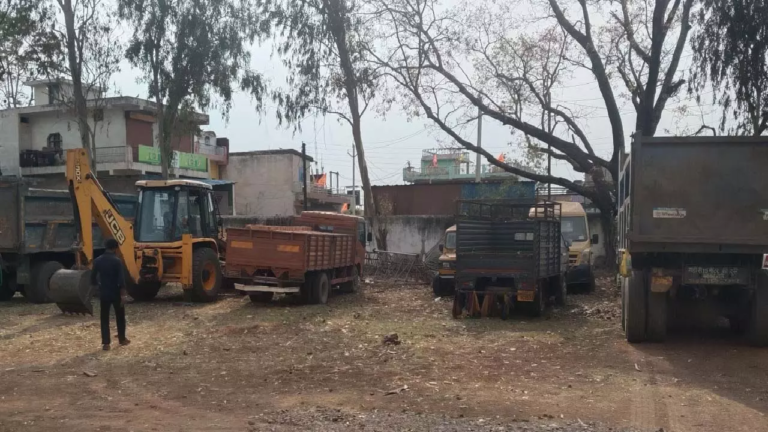 CG : अवैध खनन, जेसीबी सहित 5 वाहन जब्त …