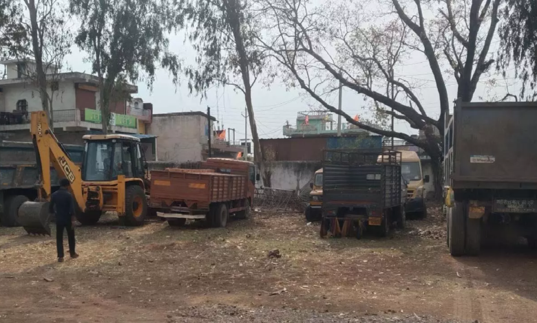 CG : अवैध खनन, जेसीबी सहित 5 वाहन जब्त ...