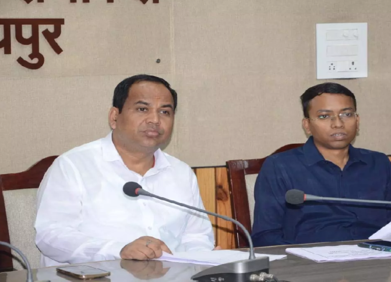 CG : बारिश से पहले सीसी रोड और नाली इत्यादि निर्माण कार्य पूर्ण करें, कलेक्टर ने दिए निर्देश …