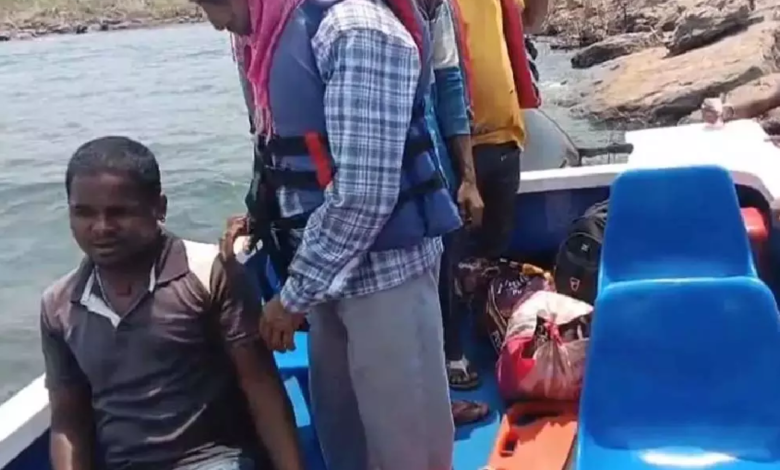 CG : सांप के स्पर्श से मजदूर की तबीयत बिगड़ी, वाटर एंबुलेंस की सुविधा से बची जान …