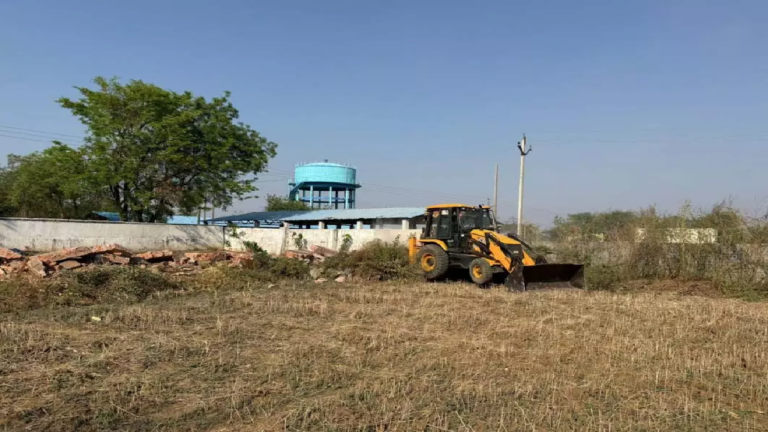 CG : सीएमओ की टीम ने हटाई शासकीय भूमि से अतिक्रमण …