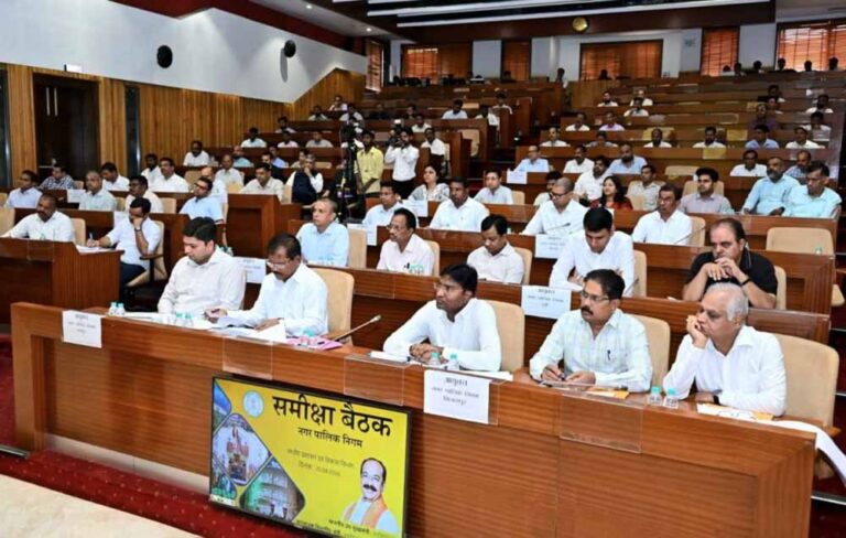 सख्त हुए डिप्टी CM साव: पानी सप्लाई और अवैध प्लॉटिंग पर कड़ा एक्शन, ठेकेदार पर पेनाल्टी तय