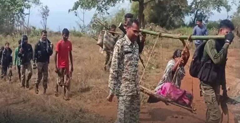 Dantewada में जवानों की तत्परता: गर्भवती महिला को समय पर अस्पताल पहुंचाकर बचाई जान