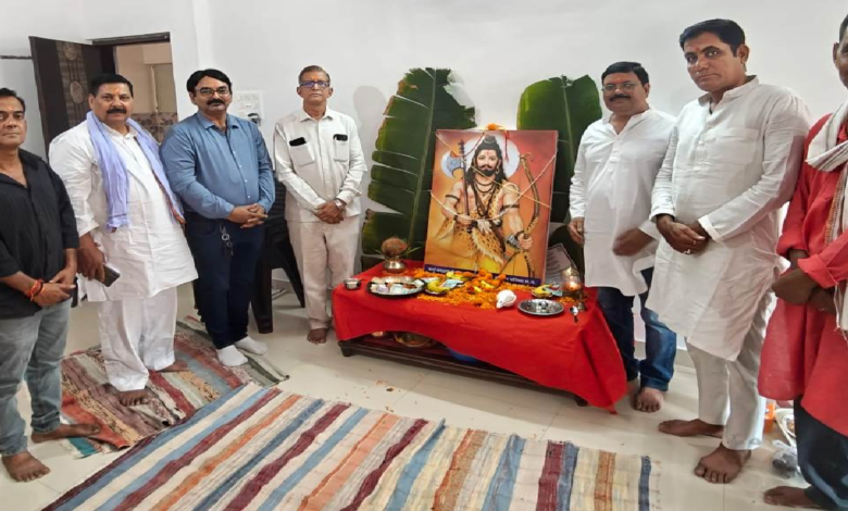CG : भगवान परशुराम जन्मोत्सव पर पूजा-अर्चना पश्चात सेव-बूदी का वितरण …