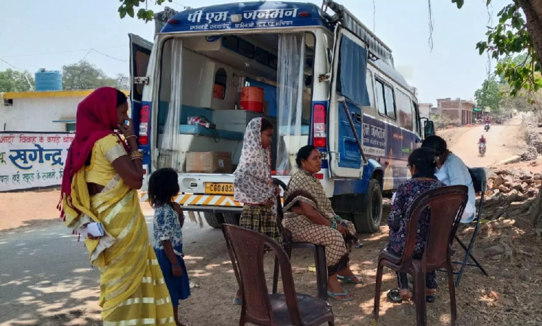 CG : विशेष पिछडी जनजाति क्षेत्र में मोबाईल मेडिकल यूनिट बनी लोगों के लिए संजीवनी …
