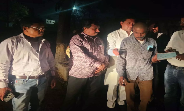 CG : घर में रात 12 बजे लगी आग, पीड़ित परिवार को तत्काल पहुंचाया गया आर्थिक मदद …