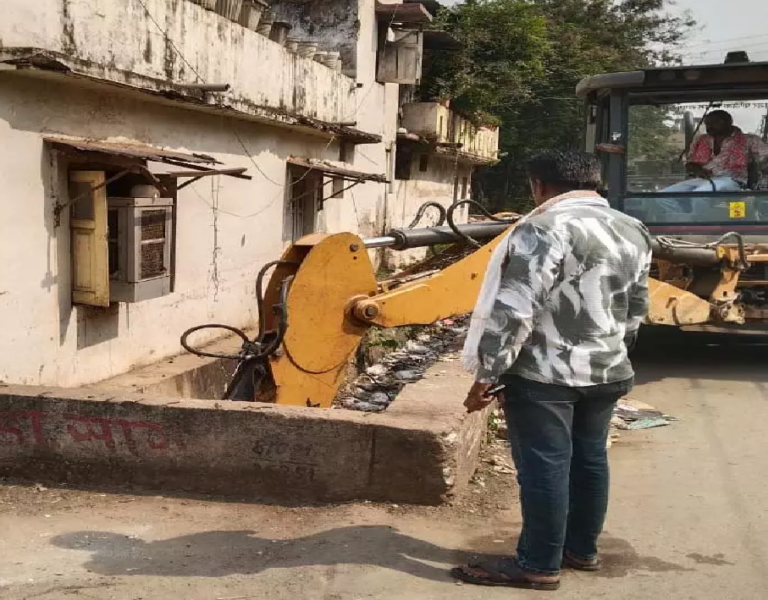 CG : शंकर नगर में बालाजी उद्यान के समीप नाली की हुई सफाई …
