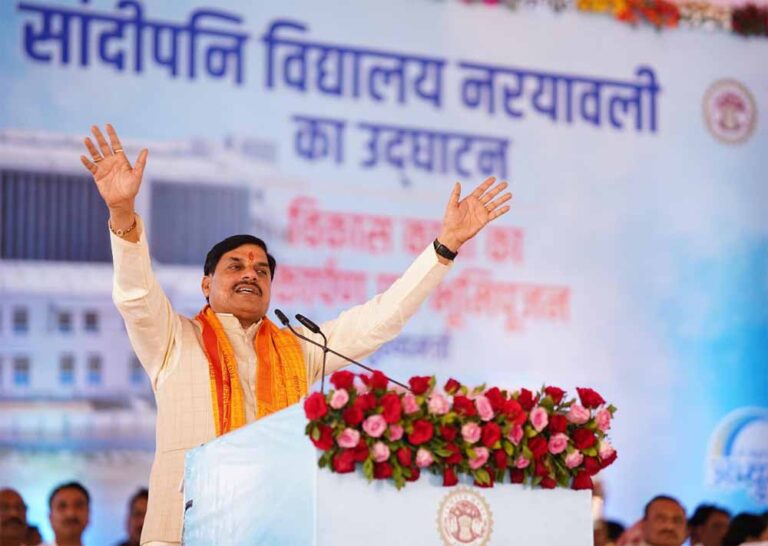 cm_yadav_in_sagar1.jpg