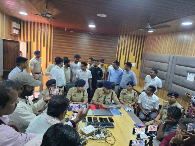 राजनांदगांव – आईपीएल सट्टा रैकेट का भंडाफोड़ : फार्महाउस में चल रहा था हाईटेक आईपीएल सट्टा रैकेट, 5 आरोपी गिरफ्तार, 2 फरार