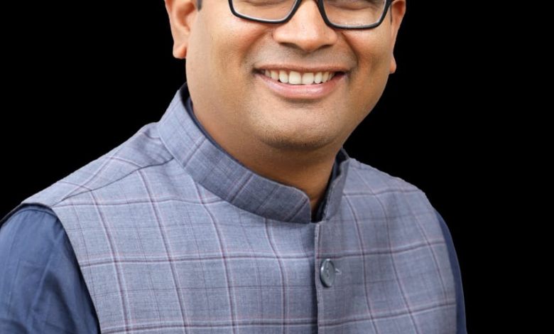 CG : ’प्रधानमंत्री नरेंद्र मोदी के आव्हान पर वित्त मंत्री ओपी चौधरी ने सुरक्षा प्रोटोकॉल वाहन का उपयोग स्थगित किया’