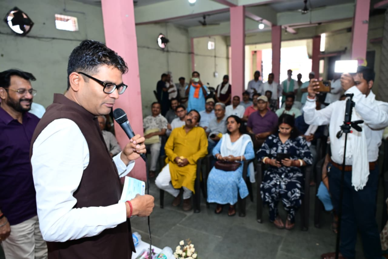 CG : रायगढ़ में पहाड़ मंदिर समिति की बैठक में शामिल हुए वित्त मंत्री ओपी चौधरी