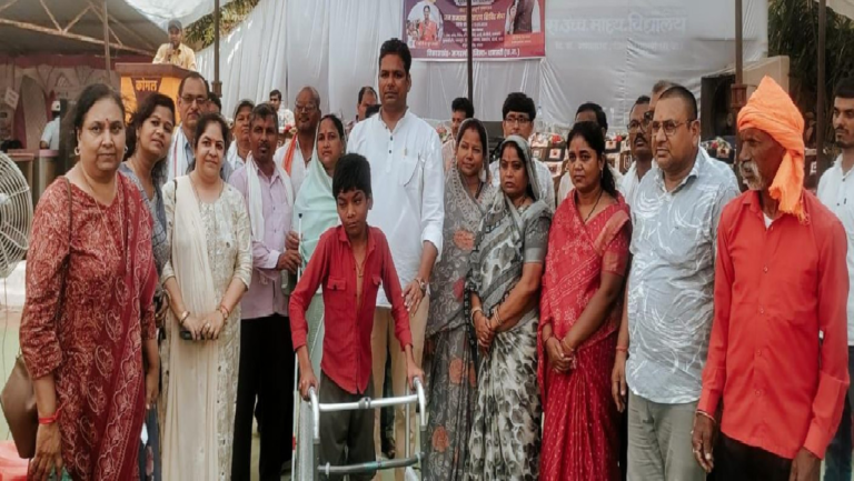 CG : ’सुशासन तिहार’: ’धमतरी के समाधान शिविरों में उमड़ा जनसैलाब, 1070 आवेदनों का हुआ त्वरित निपटारा’