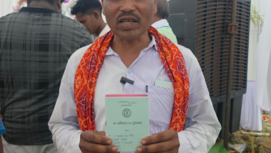 CG : सुशासन तिहार में चमरू तिर्की को मिला वन अधिकार पत्र, खेती-किसानी को मिला नया संबल