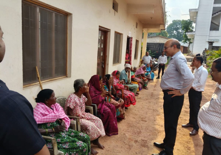 CG : राष्ट्रीय मानव अधिकार आयोग के विशेष प्रतिवेदक सुभाष चन्द्र ने जशपुर में वृद्धाश्रम एवं नशामुक्ति केंद्र का किया निरीक्षण
