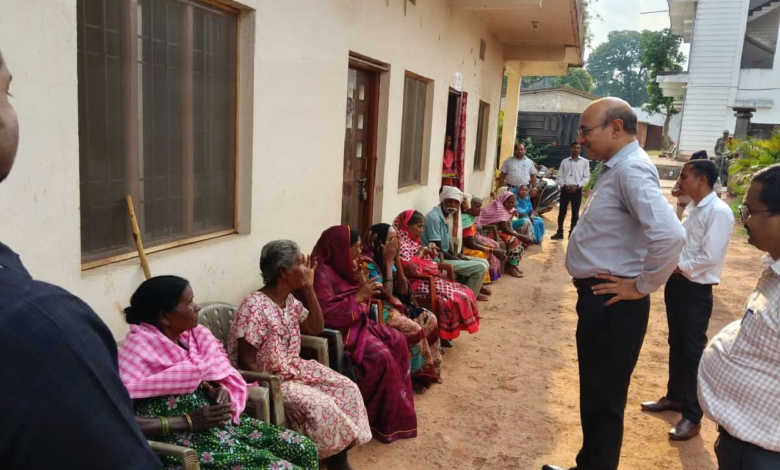 CG : राष्ट्रीय मानव अधिकार आयोग के विशेष प्रतिवेदक सुभाष चन्द्र ने जशपुर में वृद्धाश्रम एवं नशामुक्ति केंद्र का किया निरीक्षण