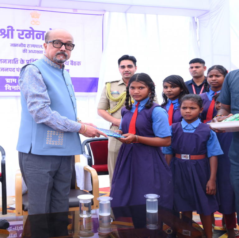 CG : हर घर में पढ़ाई का एक कोना हो, तभी बच्चे आगे बढ़ेंगे- राज्यपाल रमेन डेका
