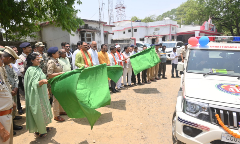 CG : जिले को मिली हाईटेक सुरक्षा की नई ताकत रू स्वास्थ्य मंत्री श्याम बिहारी जायसवाल ने डायल-112 नेक्स्ट जेन सेवा को दिखाई हरी झंडी