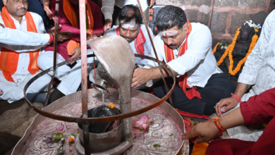 CG : उप मुख्यमंत्री विजय शर्मा, वन मंत्री केदार कश्यप एवं सांसद संतोष पाण्डेय ने भोरमदेव मंदिर में की पूजा-अर्चना