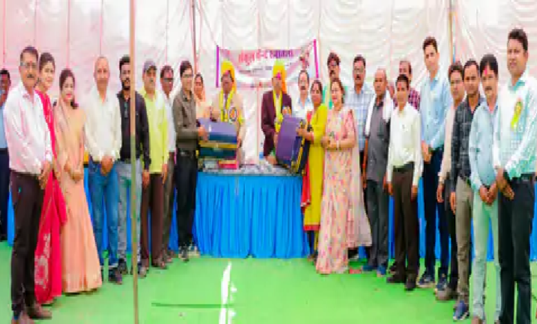 राजनांदगांव : सेवानिवृति पर शिक्षक राजेश, जागेंद्र को विदाई…