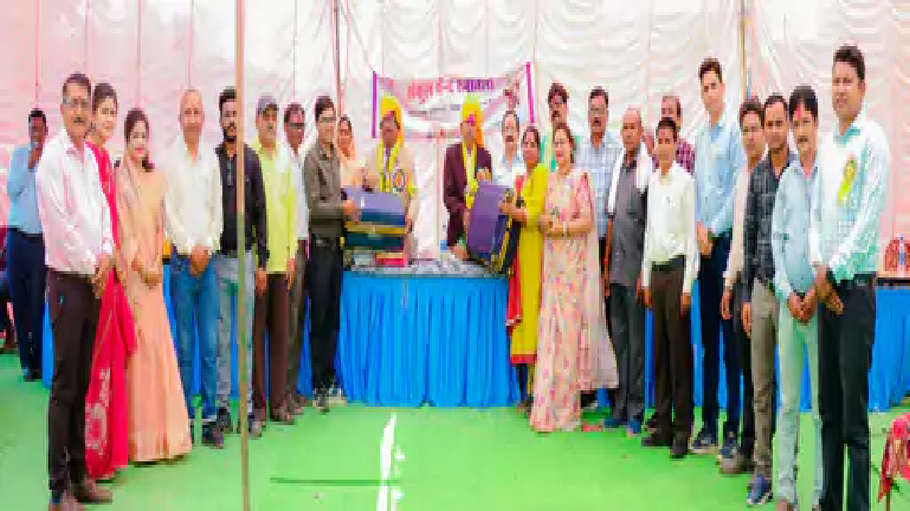 राजनांदगांव : सेवानिवृति पर शिक्षक राजेश, जागेंद्र को विदाई…