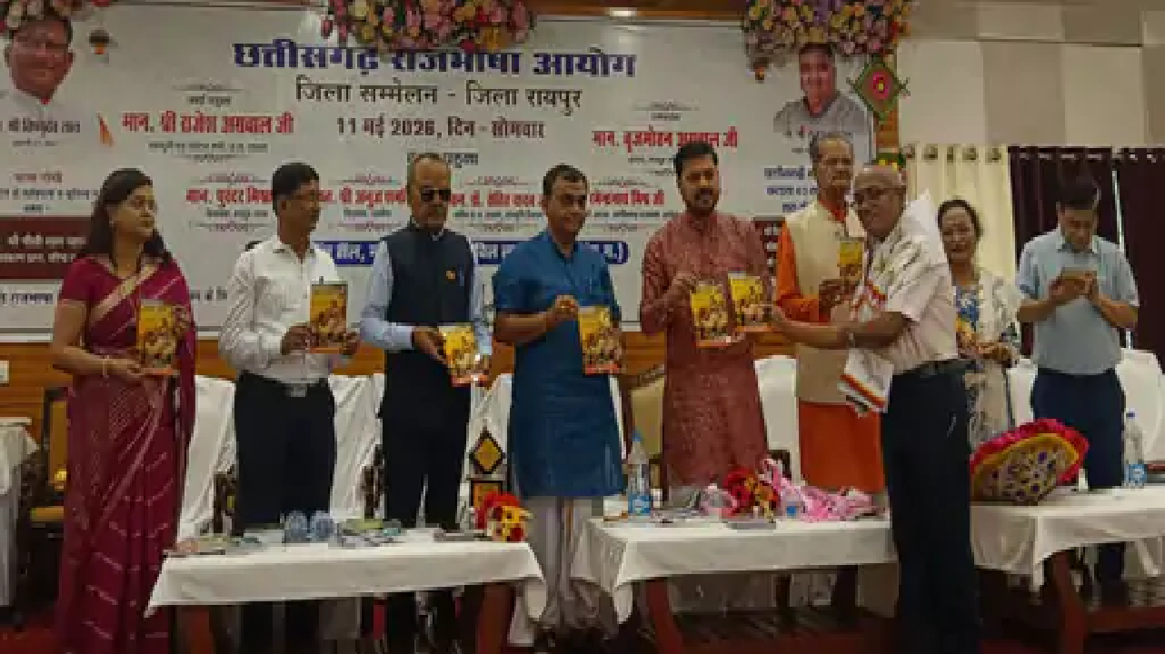 राजनांदगांव : पर्यावरण संरक्षण से जुड़ी ‘आखर वंदन’ का किया गया विमोचन…
