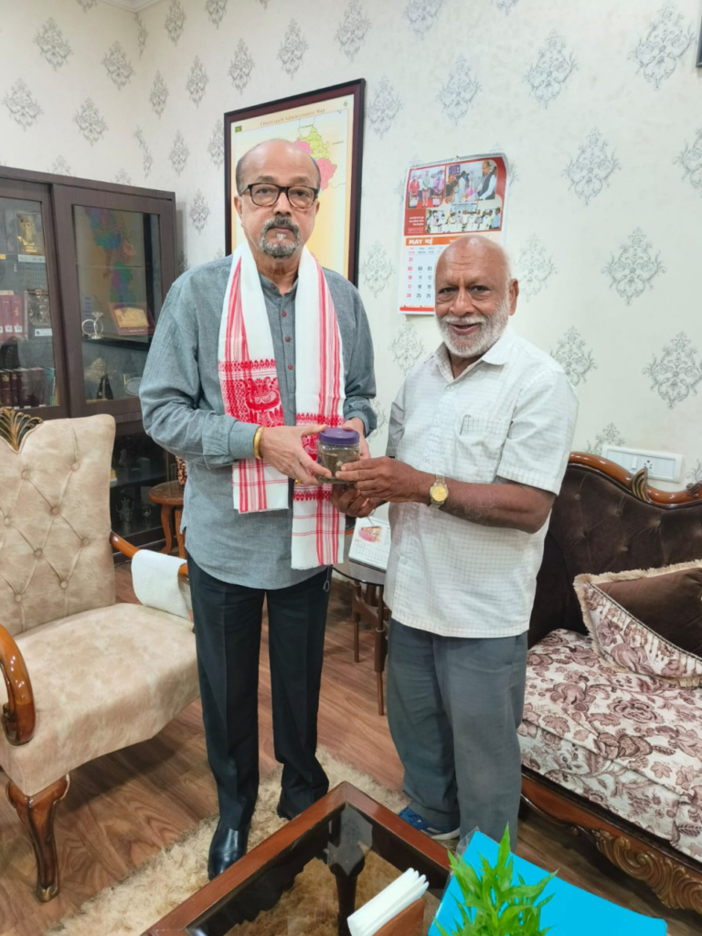 CG : ’छत्तीसगढ़ चाय व्यापारी संघ के उपाध्यक्ष ने की राज्यपाल से सौजन्य भेंट’