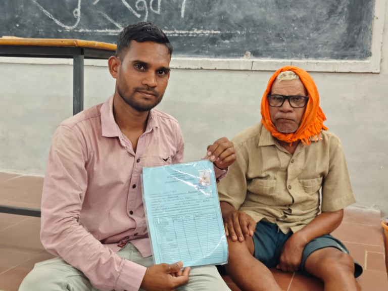 CG : ’सुशासन तिहार में अवधराम के दिव्यांगता प्रमाण पत्र का हुआ त्वरित नवीनीकरण’