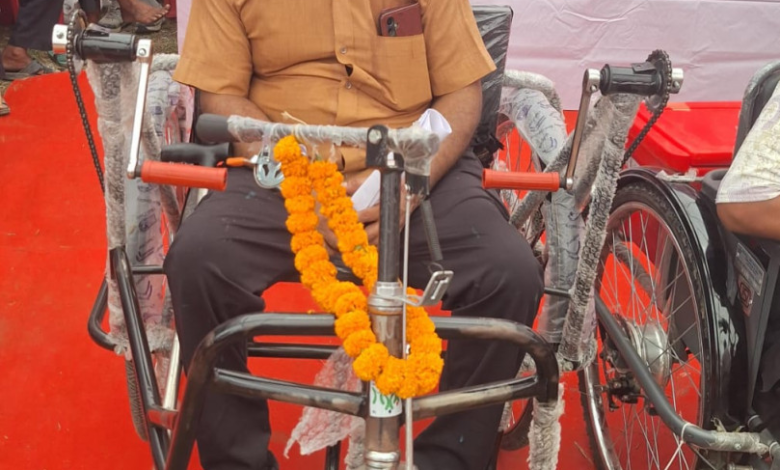 CG : हादसे की हार, हौसले की जीत: नर्मदा प्रसाद को मिला शासन की योजनाओं का संबल